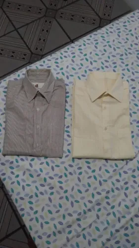 Duas camisas sociais manga longa