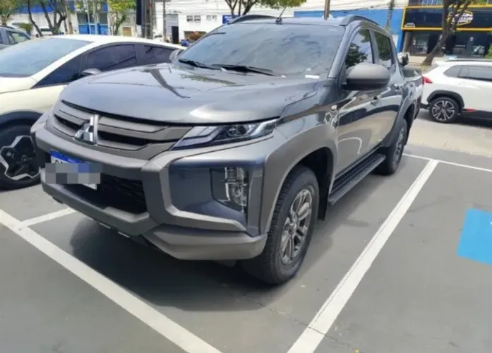 Mitsubishi L200 Tri. S. Outd. Plus 2.4 4X4 Die. AUT 2025