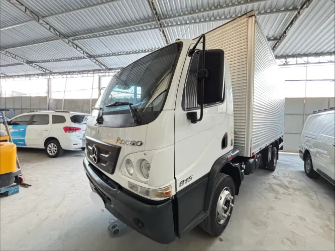 Mercedes acello 815 com baú