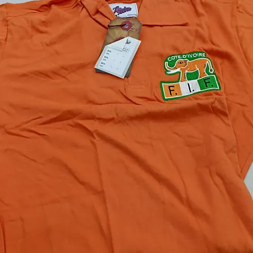 Camisa da costa do marfim retro