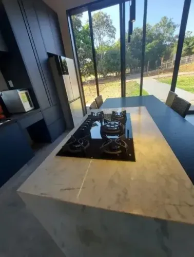 Cassa de 03 suítes no condomínio Alta Vista - Senador Canedo