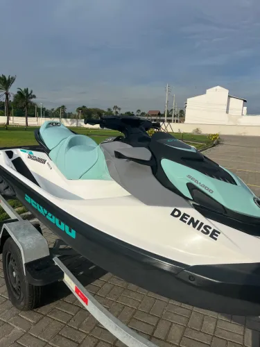 Jet semi novo cor atual 