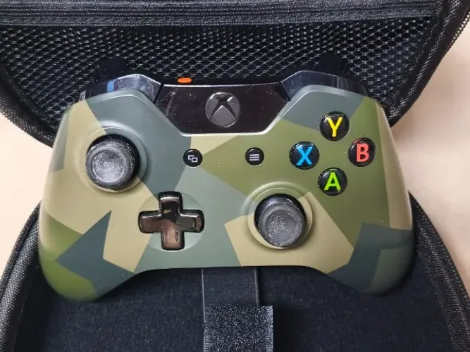 Controle Xbox One Armed Forces II + Case