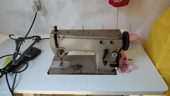 Máquina de costura zigzag