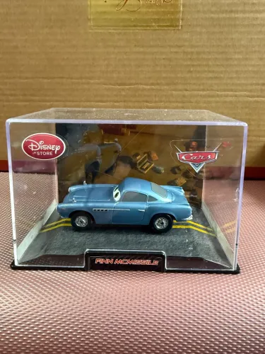 Carro Finn McMissil filme Carros Disney Pixar