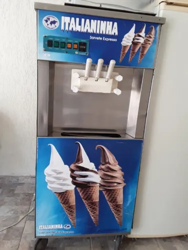 Máquina De Sorvete Italianinha 3 Bicos