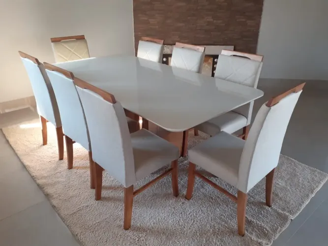 Mesa de jantar com 8 cadeiras resistente de madeira