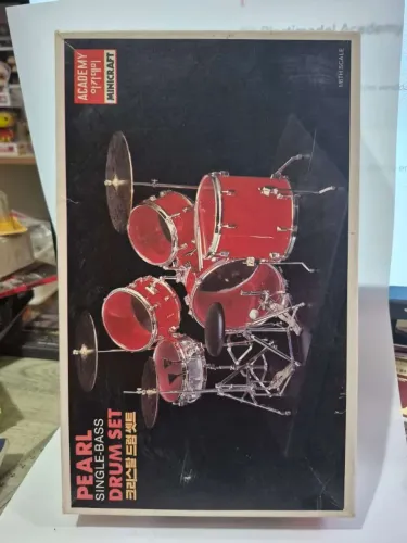 Kit Plastimodelismo Academy Minicraft Pearl Single Bass Drum Set 1/8 #2101