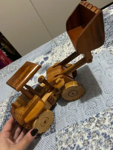 Trator de madeira, brinquedo educativo