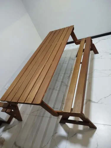 Mesa dobrável de madeira