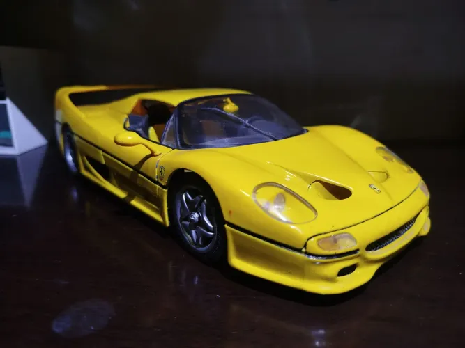 Miniatura Ferrari F50 1.18 Maisto linda demais cor rara AMARELA 
