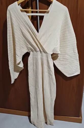 Vestido de tricô creme.(Kimono)