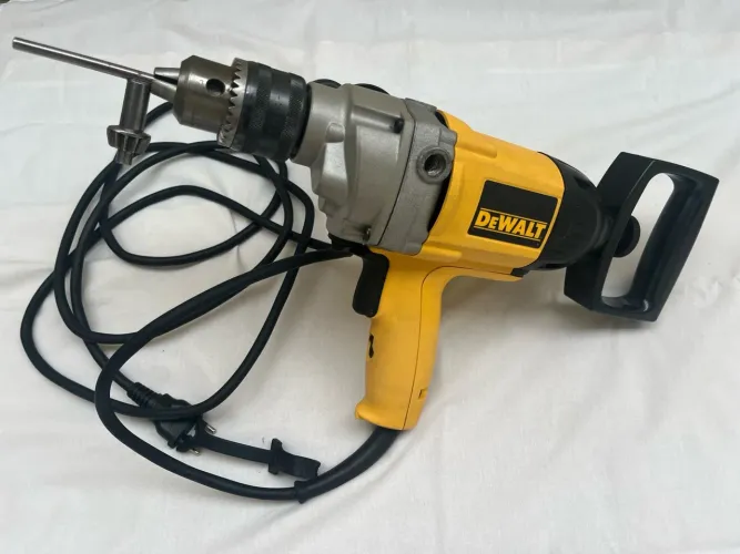 Furadeira Dewalt DW 130v- b2