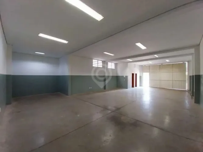 Salão : / Comercial / Bairro dos Pintos