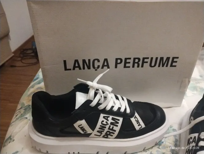 TENIS RECORTES FEMININOS LANCA PERFUME ( NOVO NUNCA USADO)