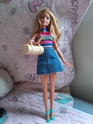 Boneca Barbie - Roupa Jeans e Acessório