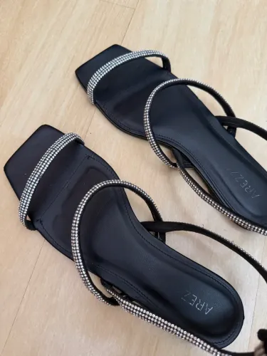 Rasteira sandália arezzo preto brilho nobuck papete