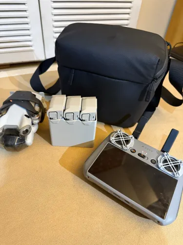 Drone DJI Mini 4 Pro, semi novo combo com tela RC2 + 3 baterias + Pelicula de vidro Tela