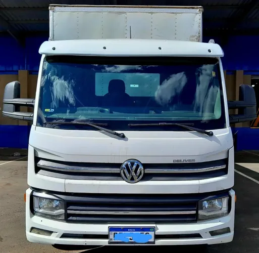 Caminhão VW 9-170 Delivery 4x2 Baú 2022