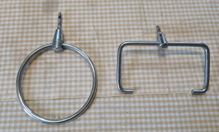 Antigos Metais Sanitários Retro (Porta Toalha e Porta Papel Higiênico) em Aço Cromado