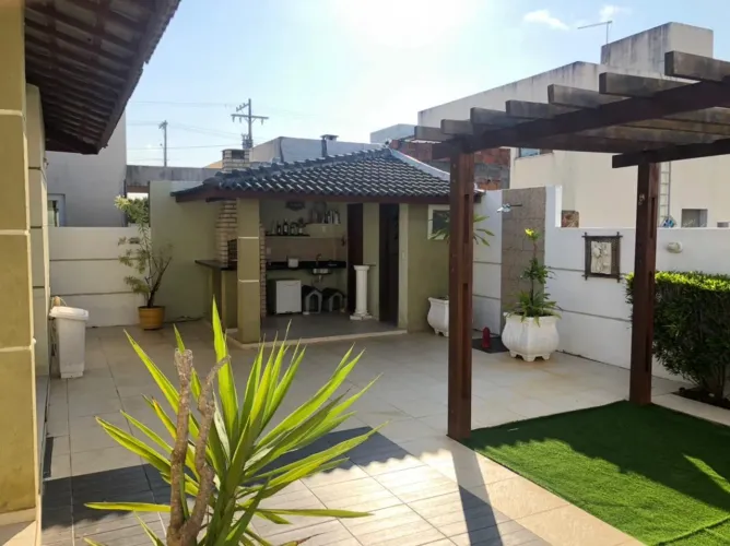 Casa de Condomínio em Jauá 