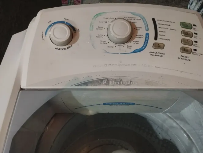 Máquina de lavar roupa eletrolux