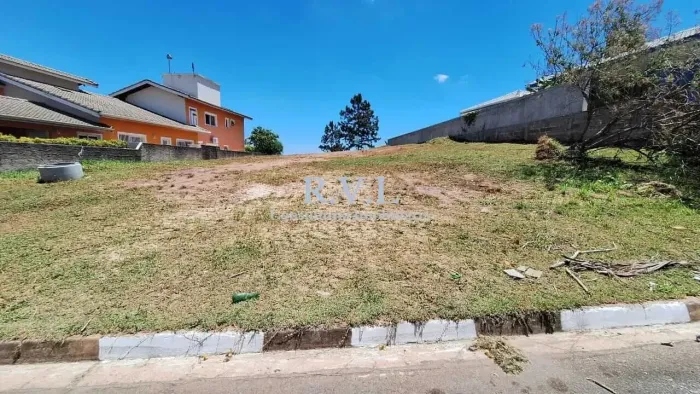 Terreno à venda em condomínio de alto padrão na Serra da Estrela, Atibaia-SP: 785 m² de op