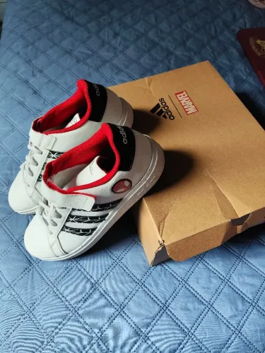 Tênis Adidas homem aranha usado 4x apenas