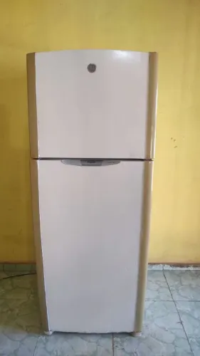 Geladeira GE gelo seco funcionando