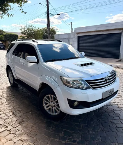 Toyota Hilux SW4 SRV D4-d 4X4 3.0 TDI Dies. AUT 2014