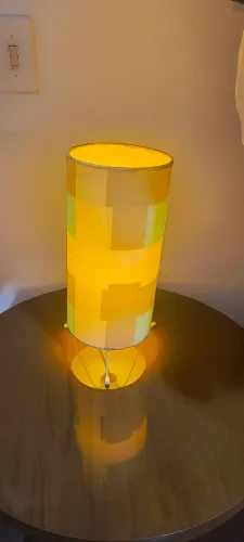 Vende-se Abajur cúpula revestida em tecido colorido