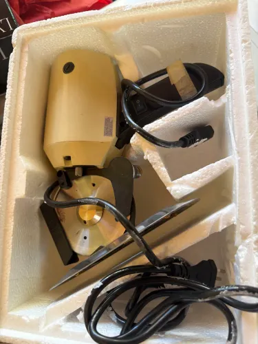 Máquina de cortar tecidos Rc100 lanamax + acessórios ( só abrir a embalagem, nunca usei)
