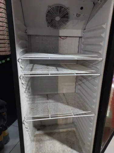 Geladeira Expositora Vertical(ler obs)