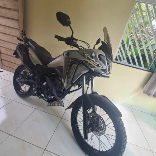 Xre Sahara 300 cilindradas valor 37.000 mil reias