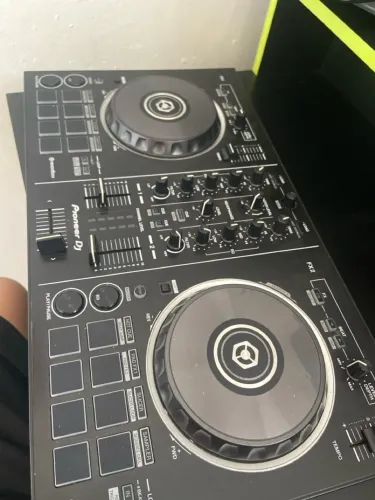 DDJ RB PIONEER DJ ( controladora para dj )