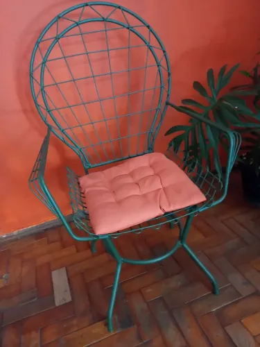 Cadeira de ferro antiga