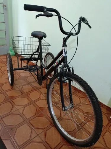 Bicicleta triciclo nova