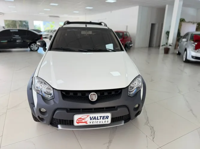 Fiat Strada Adv. Ext. 1.8 Locker Dual.flex CE 2013