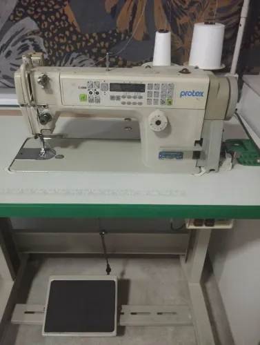 Máquina reta industrial eletrônica marca Protex