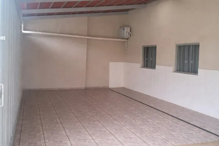 Sala Comercial com Casa
