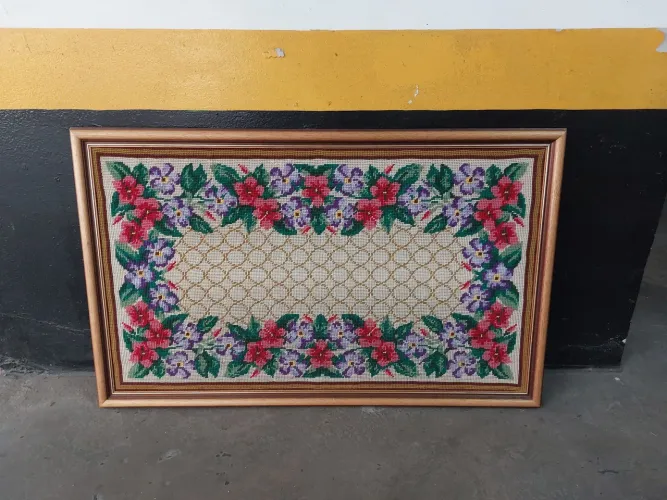 Quadro tela bordada tam. 1,37 x 0,84