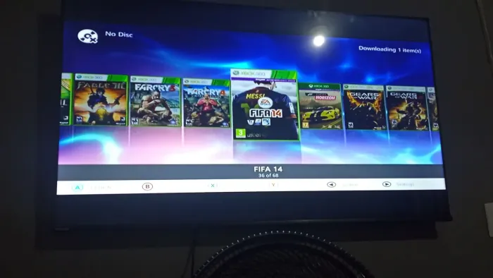 Vendo Xbox 360 com 2 controles 70 jogos novinho