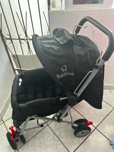 Carrinho de bebê usado
