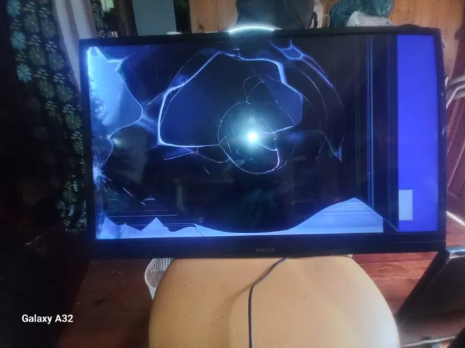 TV Smart Philips 32" para Peças