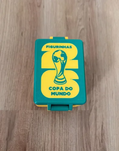 Caixa de figurinhas da Copa 2026