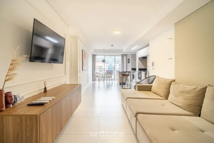 Apartamento finamente mobiliado com 2 Suítes, a apenas 100 m do mar de Jurerê - Florianópo