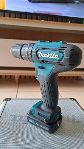 Furadeira Makita + carregador + maleta