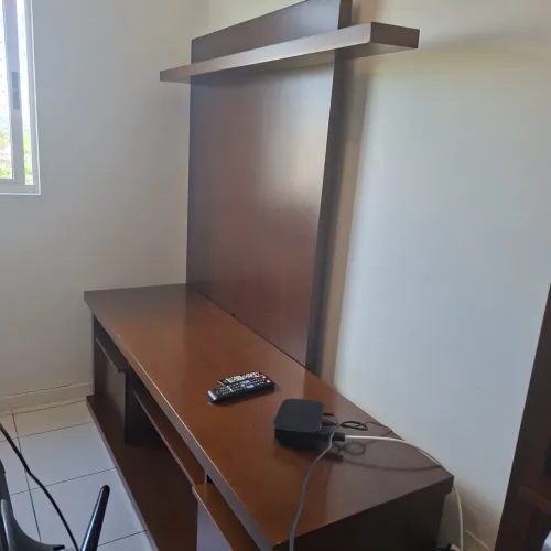 Estante com Torre em Madeira para Sala - BAIXOUUUU