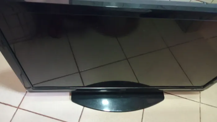 Vendo tv com defeito
