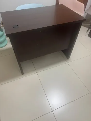 Mesa de escritório tipo escrivaninha 